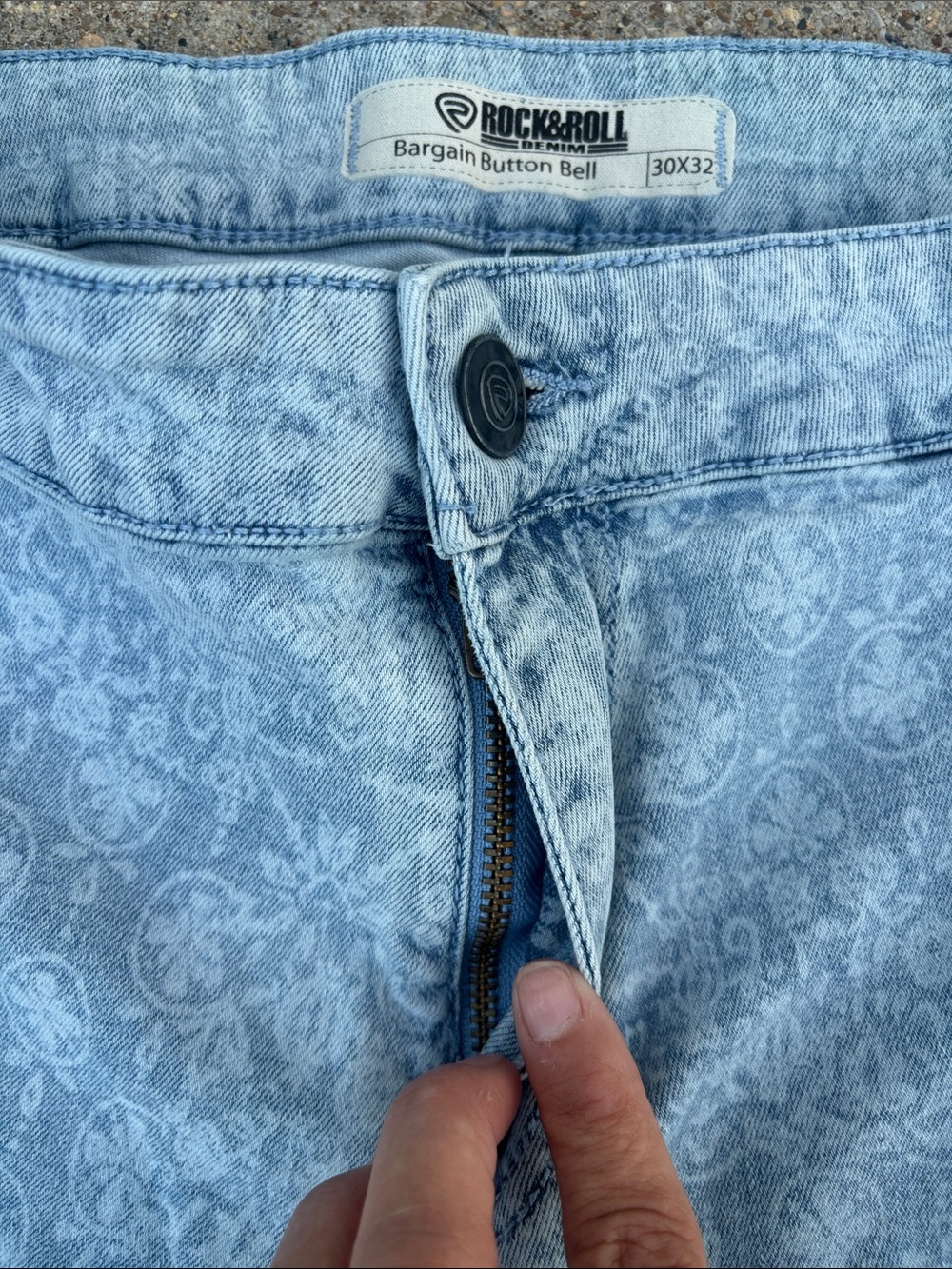 Rock & Roll Denim Light Wash Floral-Print Flare Jeans - Women size 30 x 32 - Picture 3 of 16